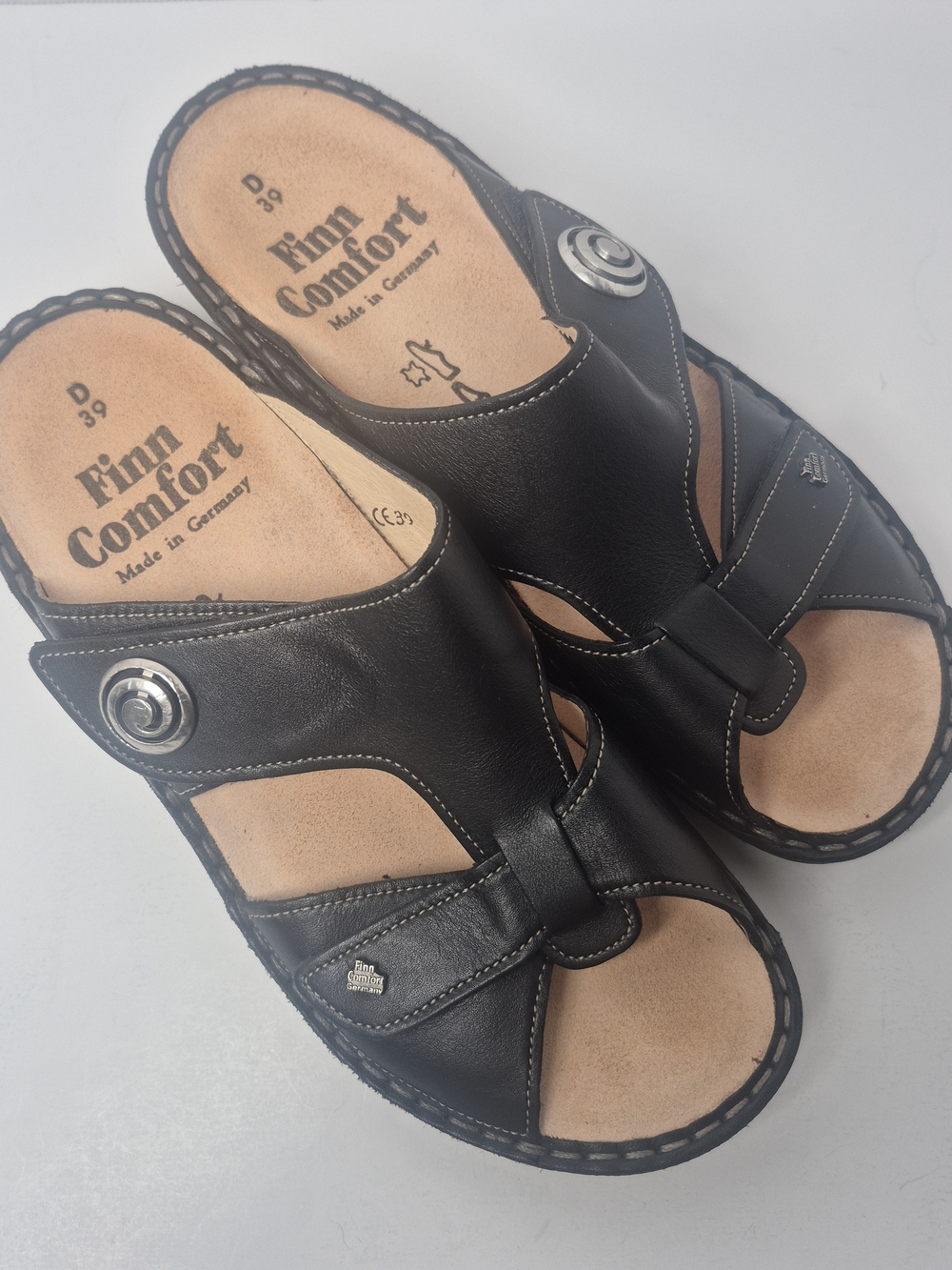 Finn Comfort Black and Tan Leather Slide